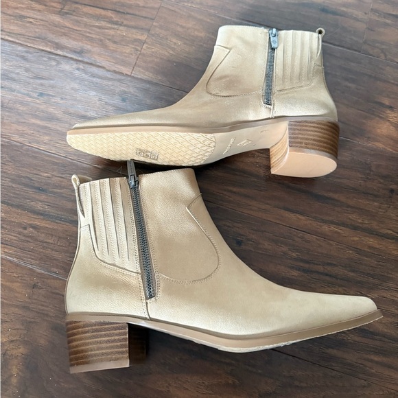 NWOT Donald Pliner Women's Tan Suede Western Ankle Boots-Size 9 - Picture 9 of 14